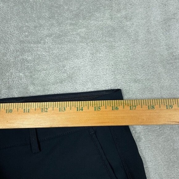 Greg Norman Mens Size 32 Navy Stretch Golf Shorts Lightweight Activewear a0227 - Picture 2 of 6